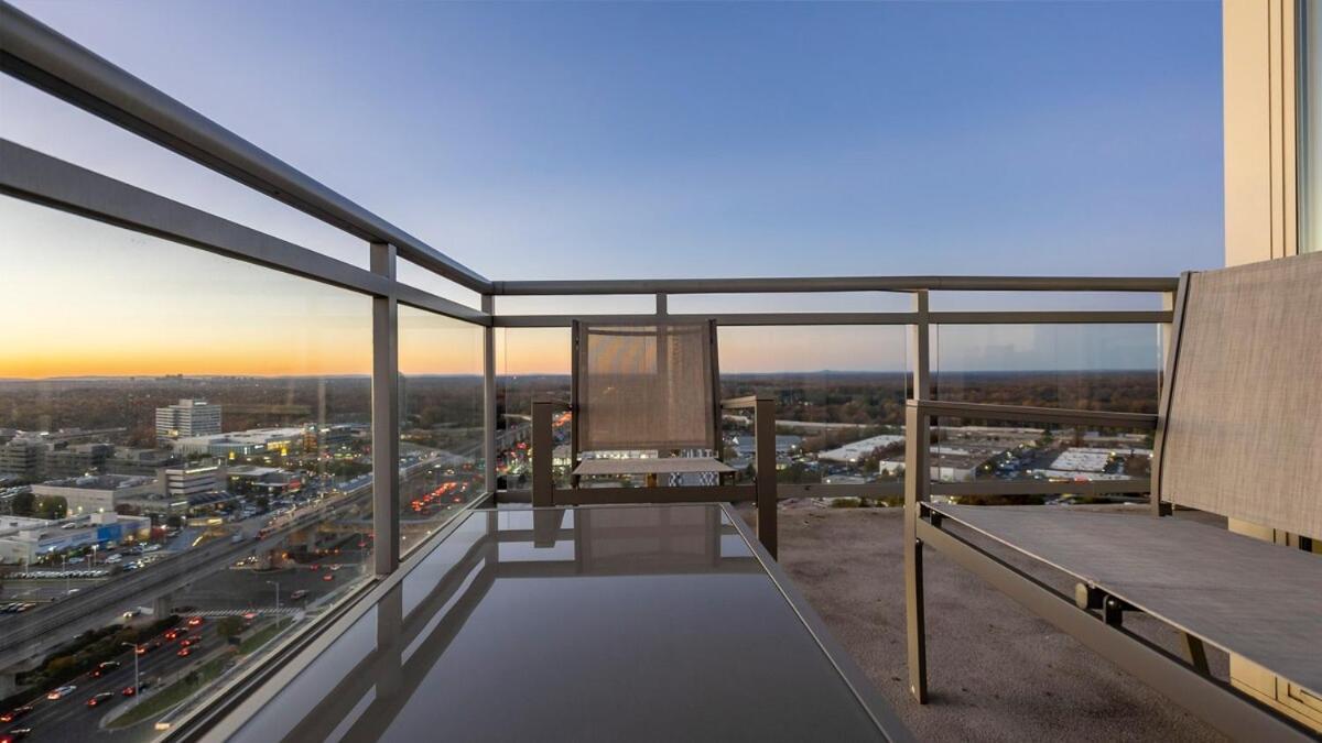 Hala Tysons Aparthotel McLean Bagian luar foto